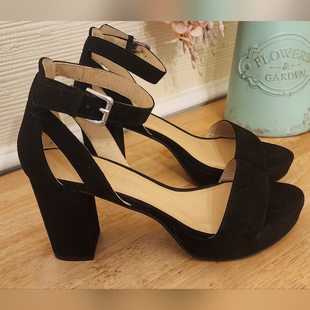 CL by Laundry Black Heels with Chunky Block Heel